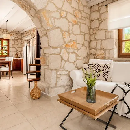 Villa Boscheto Tria Agios Leon