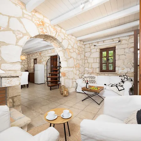 Boscheto Tria 别墅 Agios Leon
