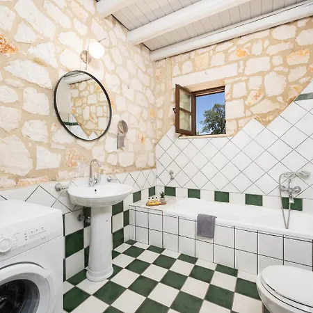 Boscheto Tria Villa Agios Leon