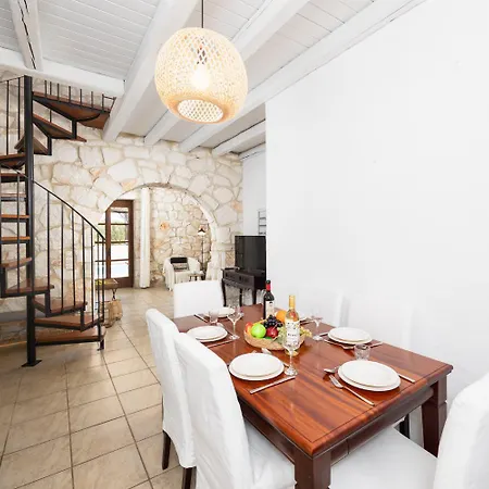 Boscheto Tria Villa